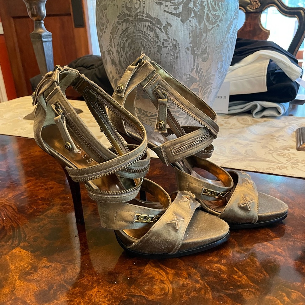 New guess platform sandals. Never been worn